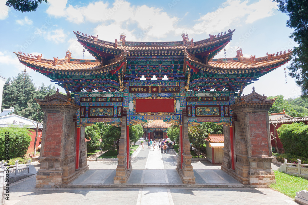 Fototapeta premium Yuantong Kunming Temple in sunny day, Kunming capital city of Yunnan, China