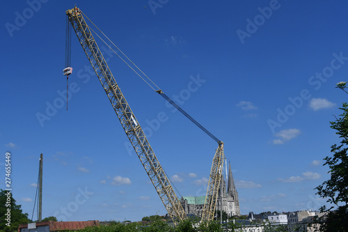 grue pour levage industriel sur chantier de bâtiment photo