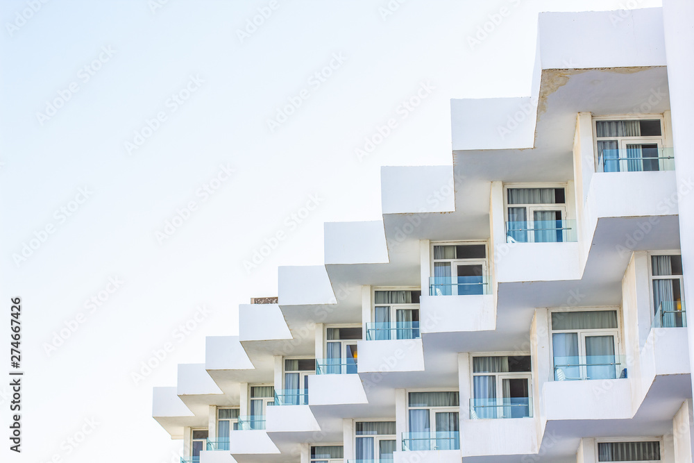 Φωτογραφία perspective photography foreshortening of renting hotel apartment living buildin