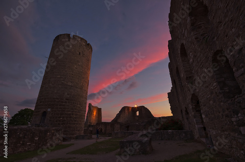 Sonnenuntergang in der Burgruine photo