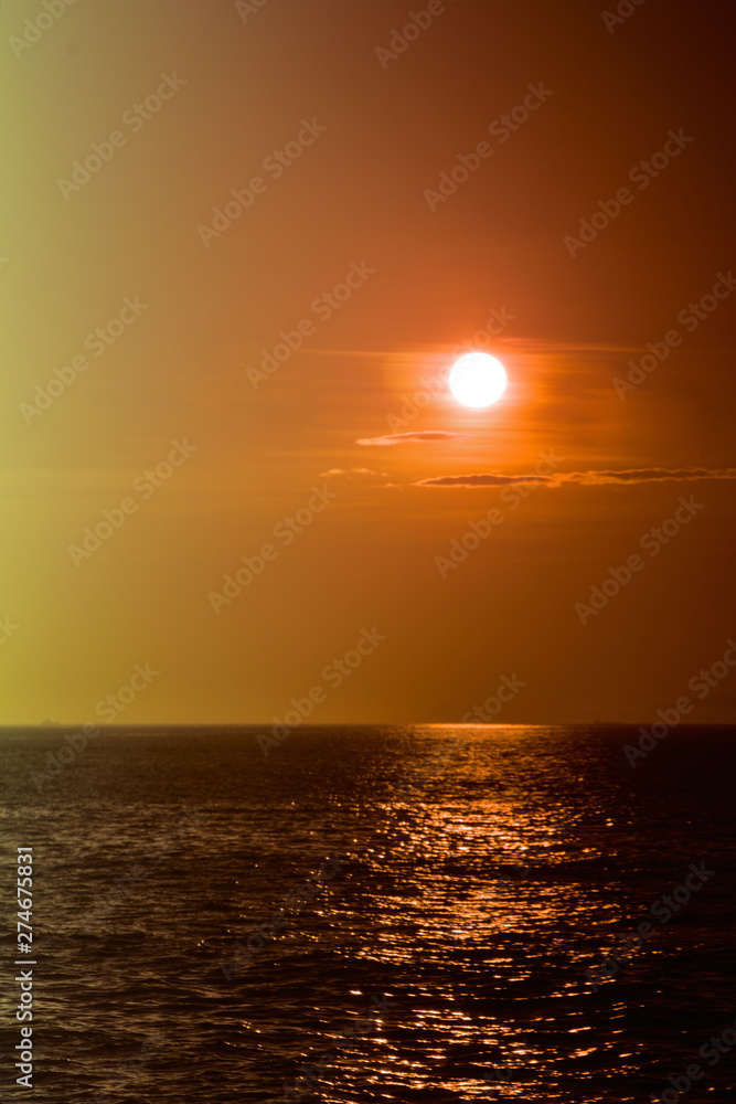 水平線と朝焼け　horizon and sunrise