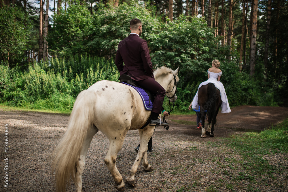 Bride and groom ride on horses. Bride and groom ride on horses.