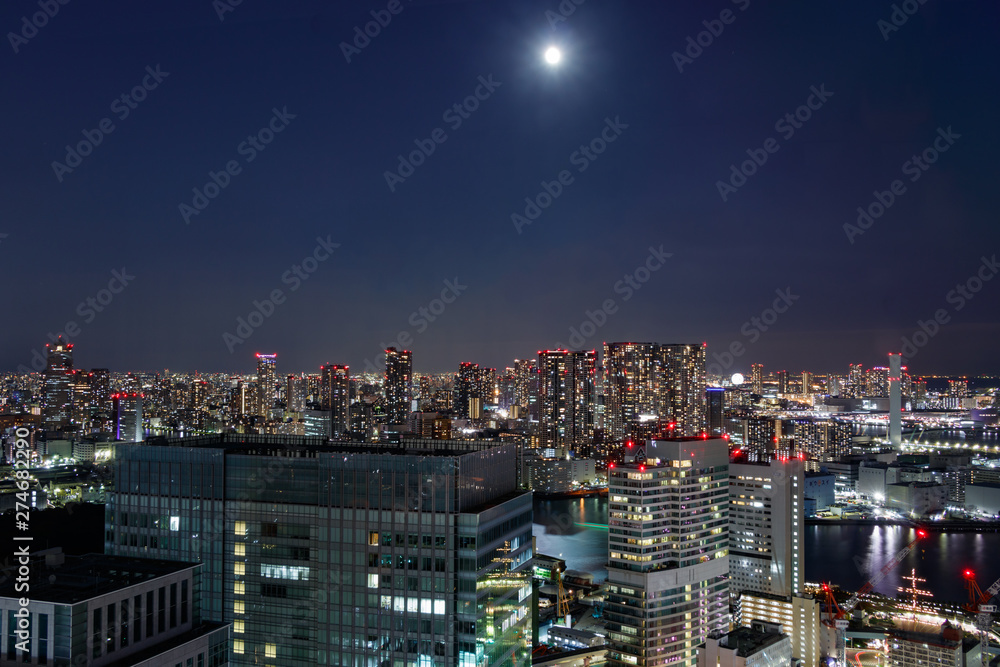 Naklejka premium 東京湾岸エリア、月と夜景