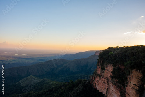 Vista panorâmica de cima da chapada ao entardecer no por do sol