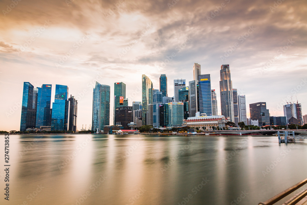 Fototapeta premium Skyscrapers in downtown Singapore