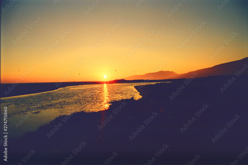 Naklejka premium kitesurfing in black and white number ten