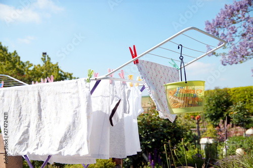 Foto Rack dryer standing on the terrace on sunny day for drying white clothes