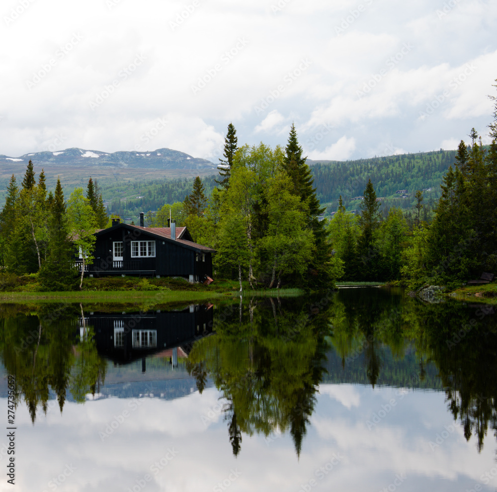 Fototapeta premium Gaustatoppen, Rjukan, Góry Skandynawskie, Telemark, 1883 m n.p.m, Norwegia, Norway, Norge, Gausta, Tuddal, Tinn, Stavsro, szczyt, płaskowyż, park narodowy, moutain, fjell, Skandynawia, Scandinavia