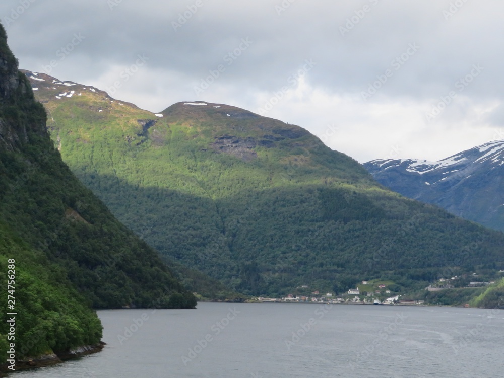 Der Sunnylvsfjord und Hellesylt
