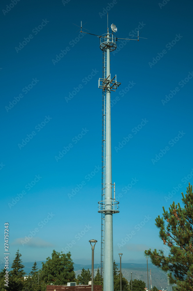 Obraz premium Telecommunication tower with antennas
