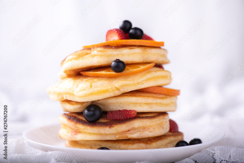 pancake stack with berries fruit - obrazy, fototapety, plakaty 