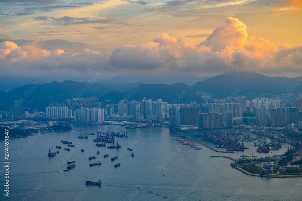 Fototapeta premium Sunrise over Victoria Harbor as viewed atop Victoria Peak, Hong Kong