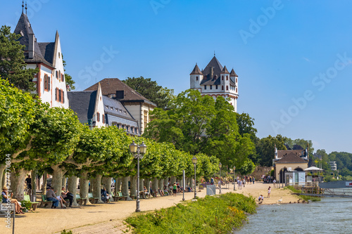 Rheinpromenade mit dem Turm der Kurfürstlichen Burg in Eltville am Rhein photo