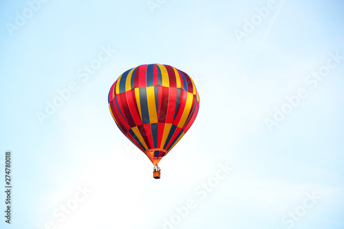 Colorful hot air balloon © Daniel Ptacek