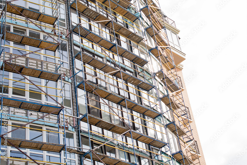 construction of a high-rise building, scaffolding - obrazy, fototapety, plakaty 