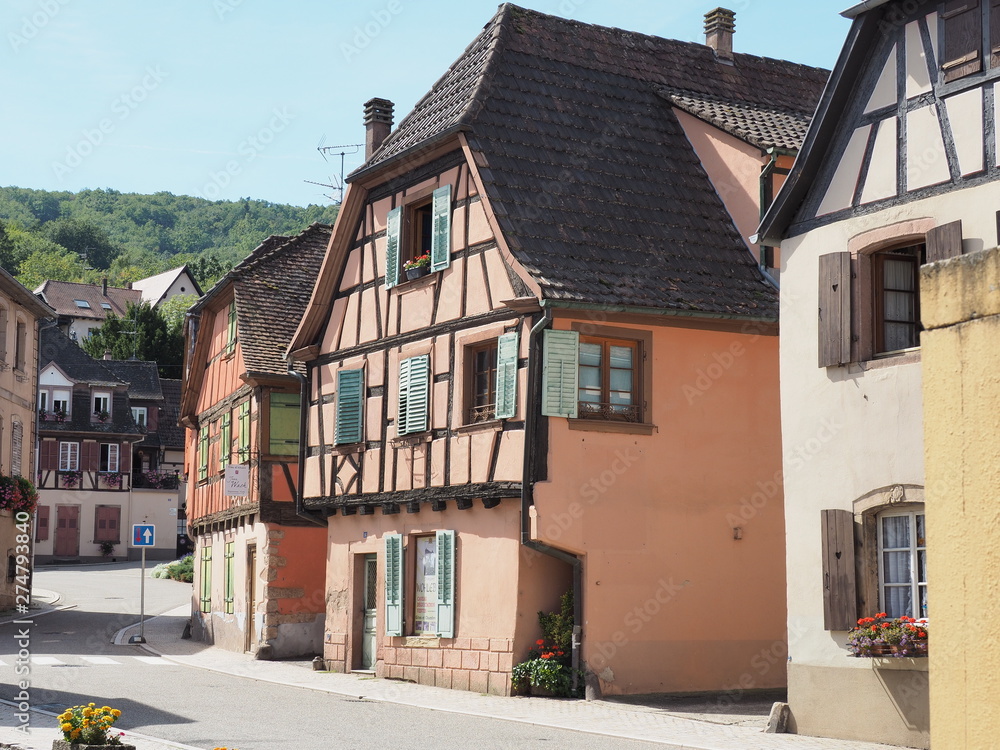 Fachwerkhäuser in Andlau – französische Gemeinde in der Region Grand Est 