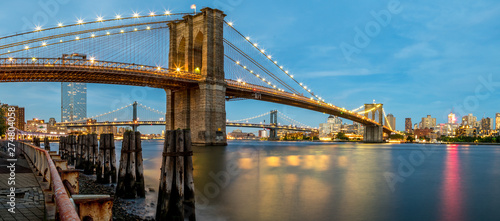 Panoramic View of the Brooklyn Bridge From Manhattan During Summer Time © porqueno