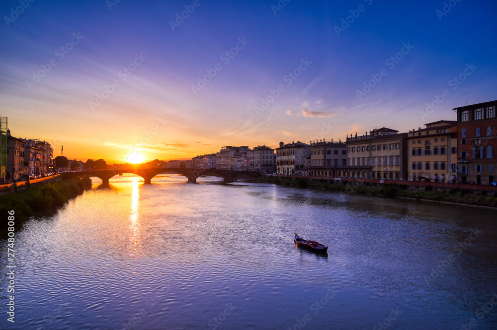 Obraz premium Florence, along the Arno River, in the Tuscany region of Italy.