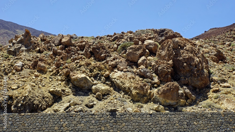 Obraz premium rough volcanic landscpae on teide volcano