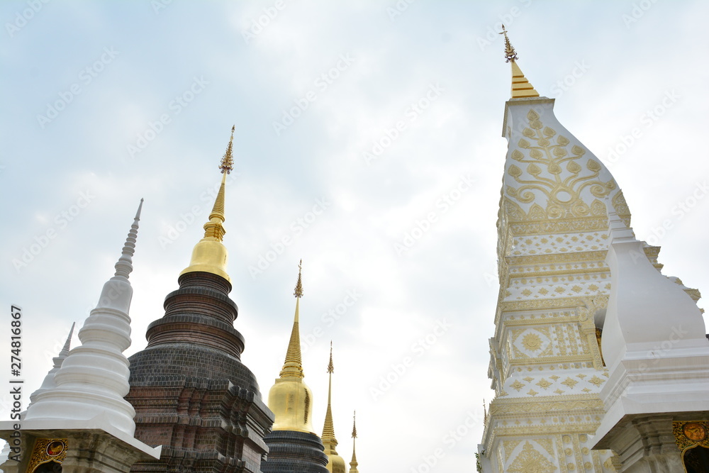Naklejka premium pagoda in temple