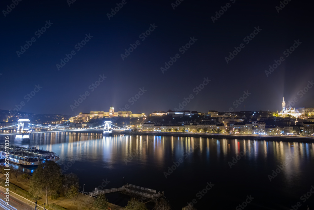 Night view of the famous Széchenyi Chain Bridge with Buda Castle
