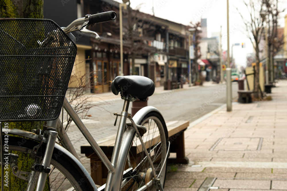 Obraz premium parked bike on the takayama old japanese town road.
