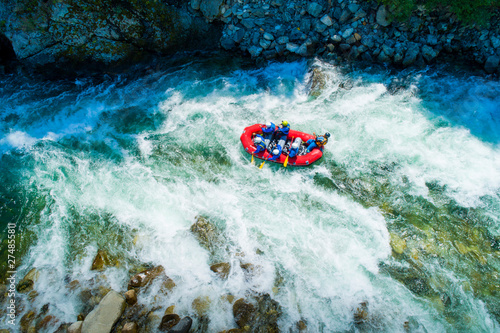 Fotografiet White water rafting on alpine river