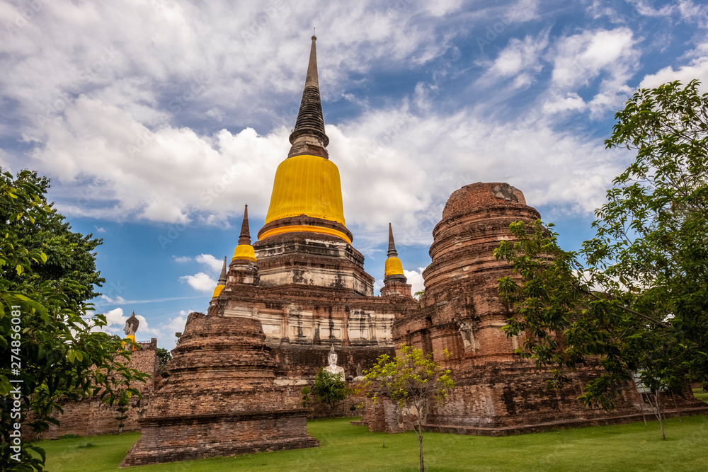 Naklejka premium Ayutthaya - Wat Yai Chai Mongkhon