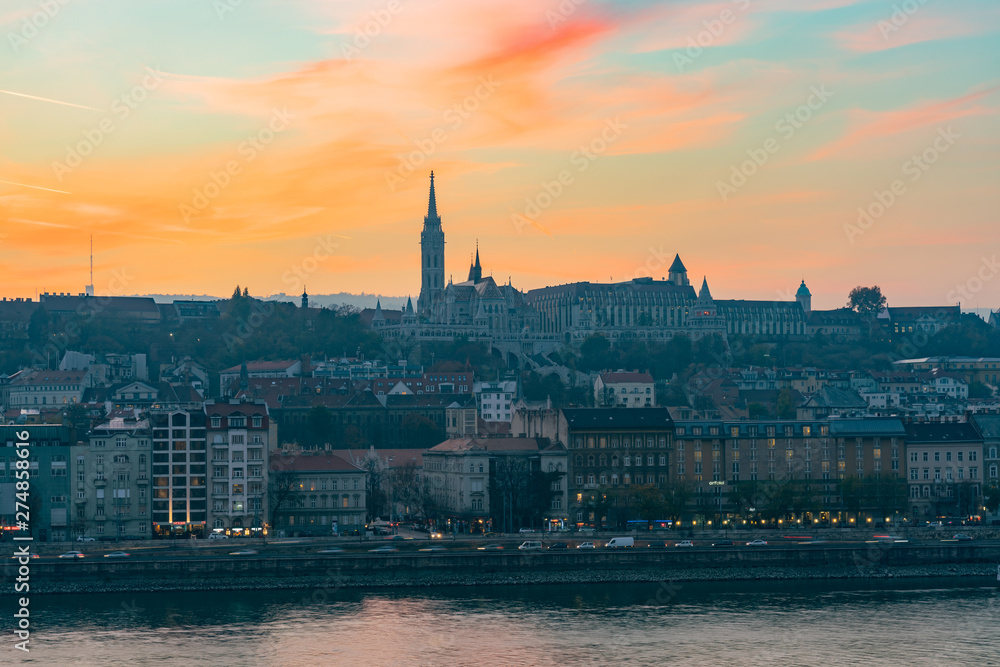Naklejka premium Sunset view of the Matthias Church and River Danube bank