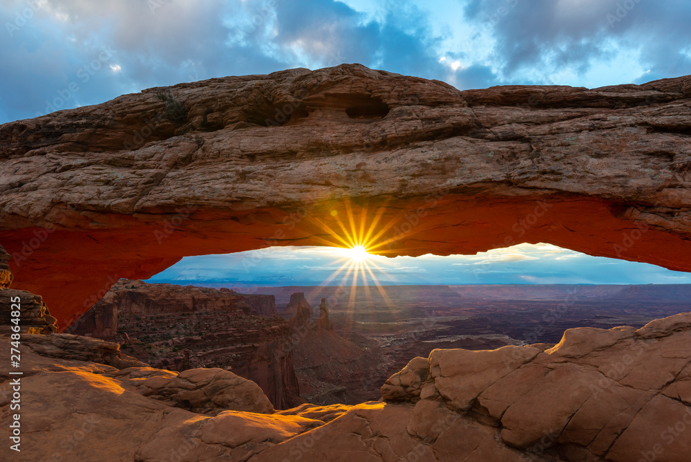 Mesa Arch at sunrise, Canyonlands National Park, Utah, USA