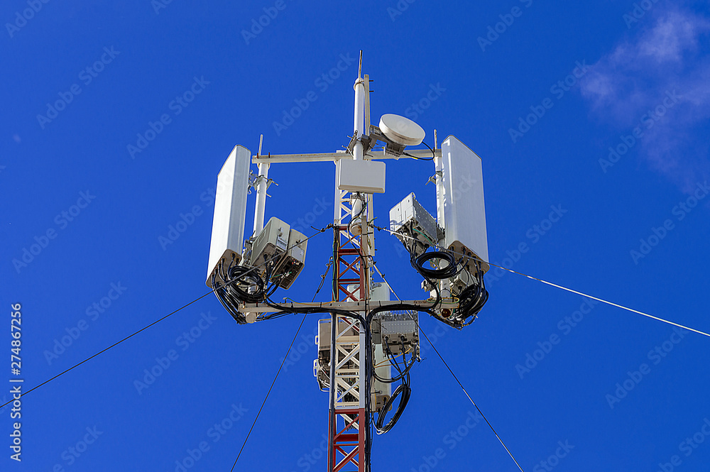 Obraz premium Radio relay equipment of cellular communication 5G. Bottom view