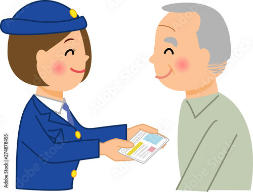 運転免許証を返納する高齢者