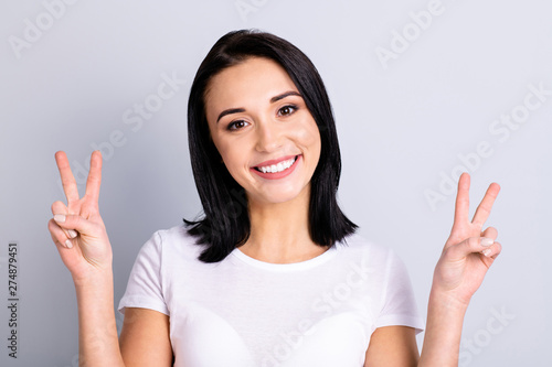 Close up photo beautiful amazing she her lady hand arm v-sign symbol say hi friends parents relatives perfect ideal appearance cheerful wear casual white t-shirt isolated bright grey background