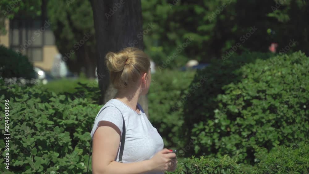 The girl quickly goes somewhere late 4k The girl quickly goes somewhere late 4k