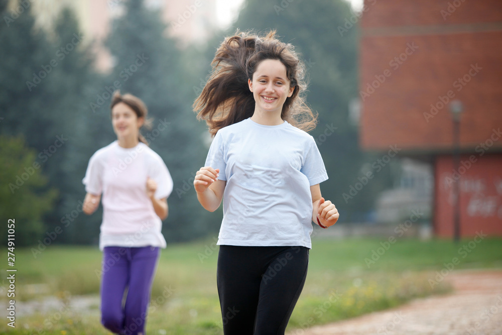 Obraz premium portrait of young teenage girls outdoors
