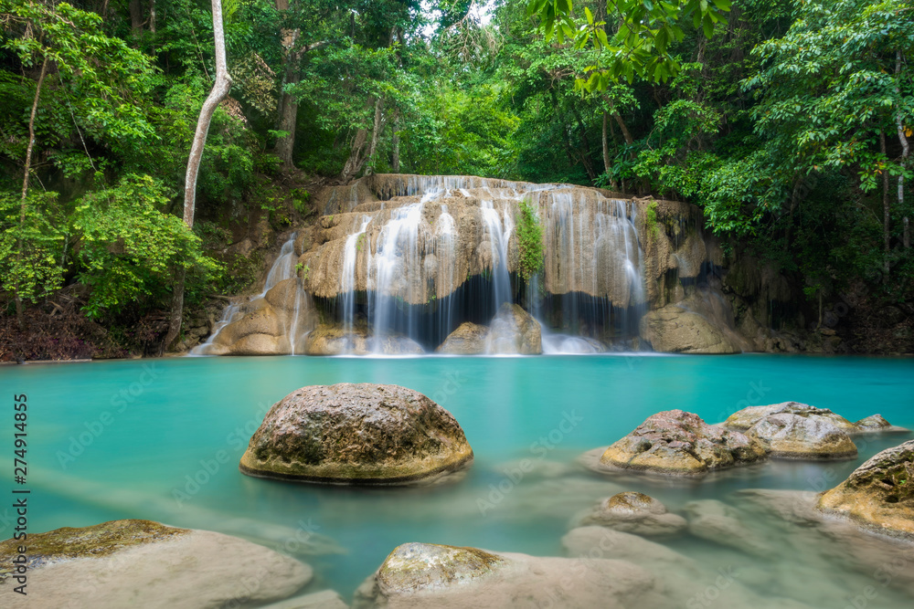 Naklejka premium Beautiful waterfall in Erawan waterfall National Park in Kanchanaburi, Thailand
