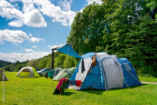 Camping mit Zelt © Tom Bayer