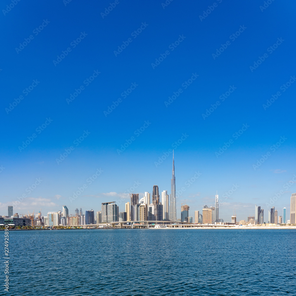 Fototapeta premium Dubai cityscapes at daytime
