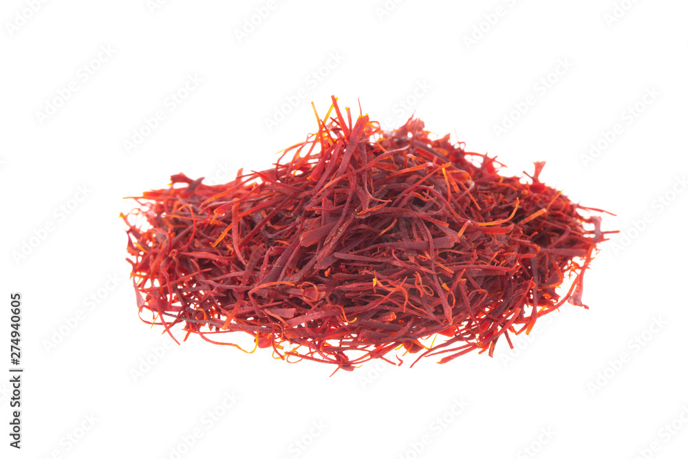 Naklejka premium heap of saffron isolated on white background