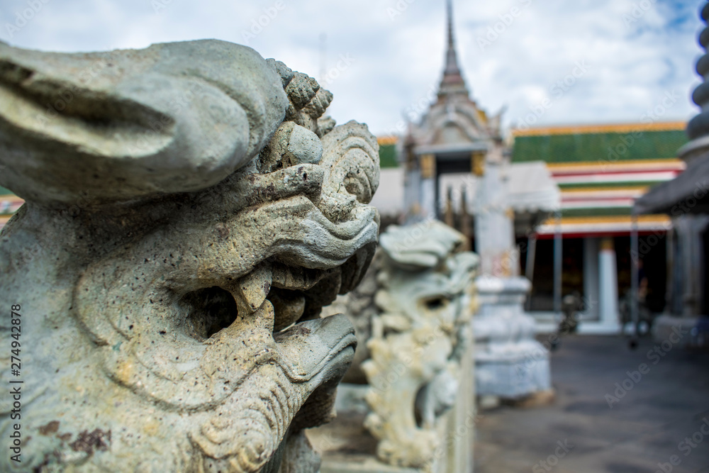 Fototapeta premium statue in thai temple