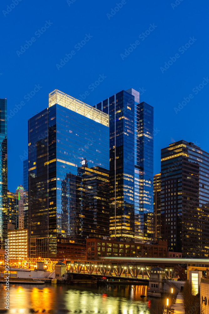 Fototapeta premium Chicago downtown night sunset