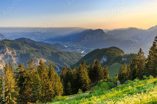 Blick auf das Inntal  Sonnenuntergangsstimmung auf der Vorderkaiserfeldenh  tte