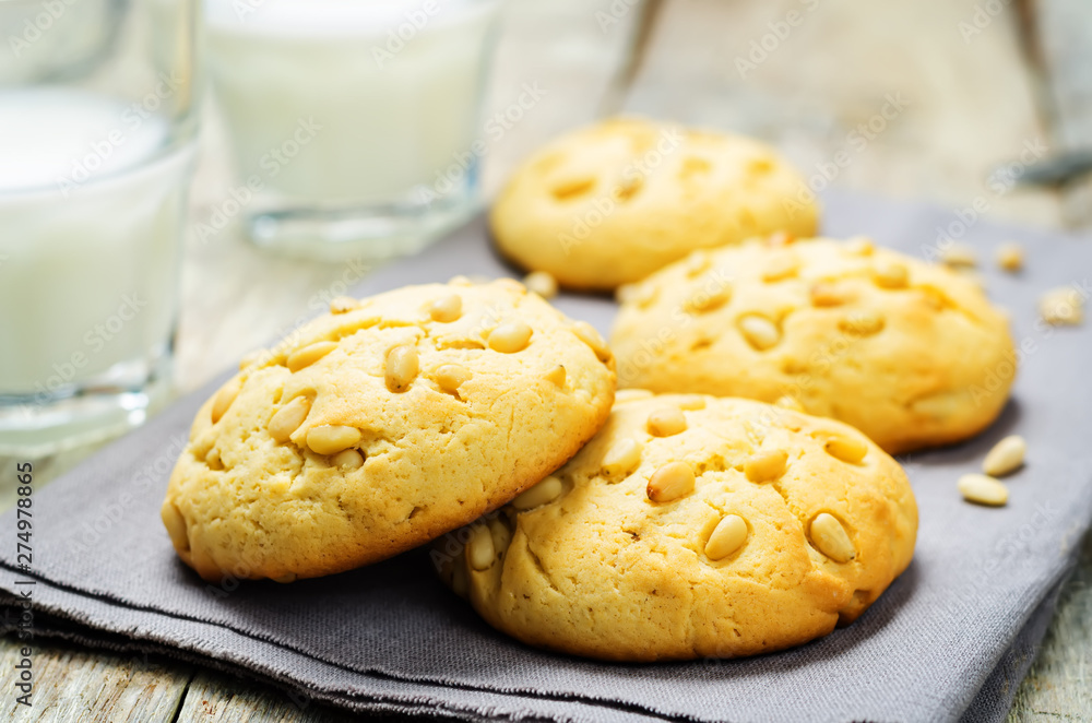 Italian pine nuts cookies with glasses of milk