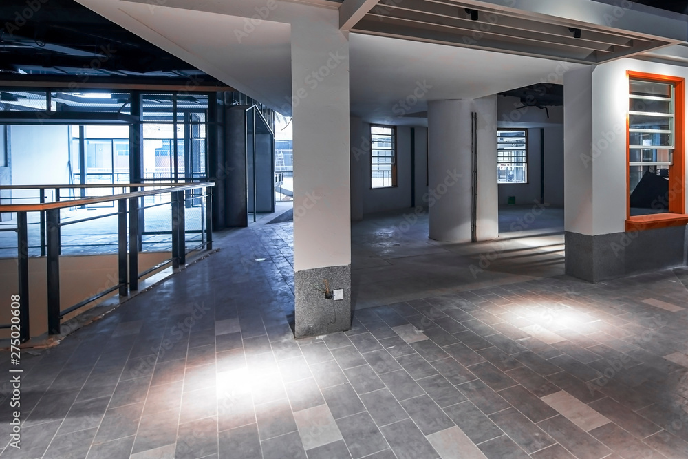 Obraz premium Messy indoor construction site scene