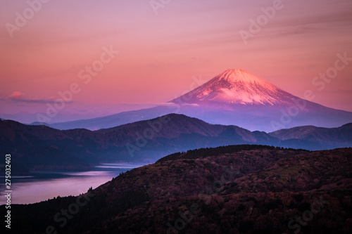 【神奈川県】箱根大観山から芦ノ湖と紅富士
