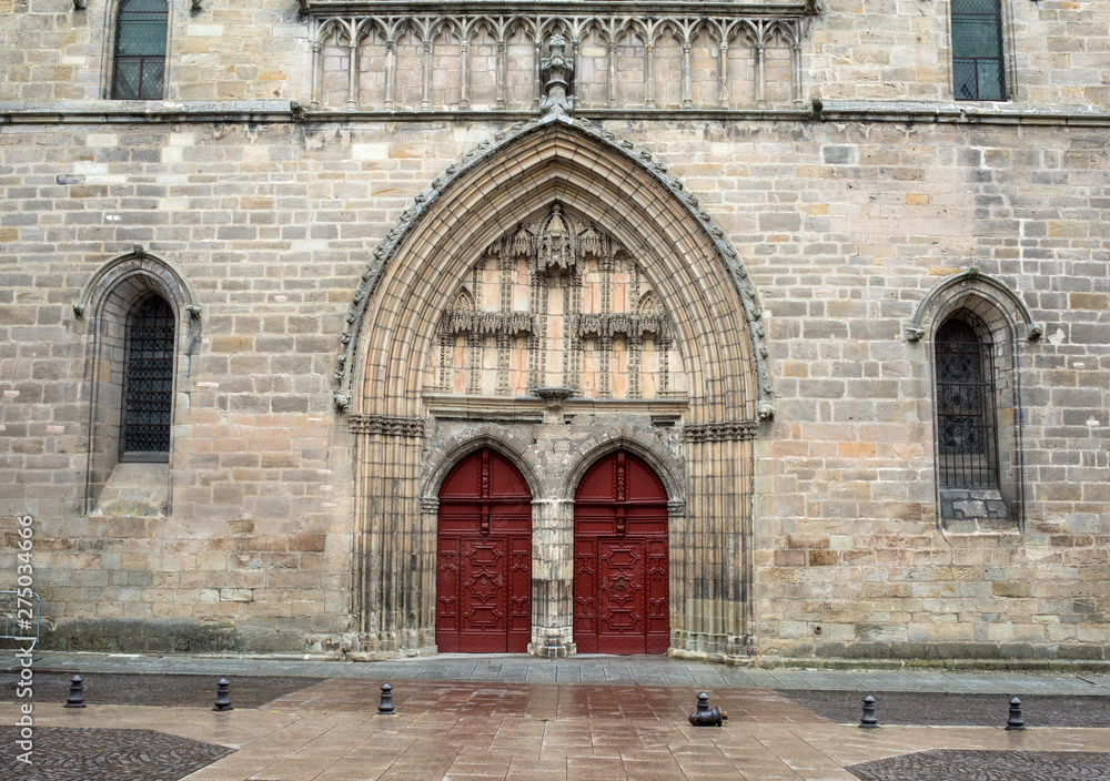 Fototapeta premium Facade of Saint Etienne Cathedral in Cahors, Occitanie, France