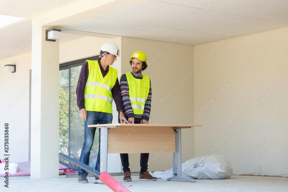 Visite de chantier, réunion de chantier, Architecte et chef de chantier