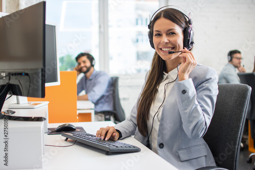 Konstfotografi Female customer support operator working in call center