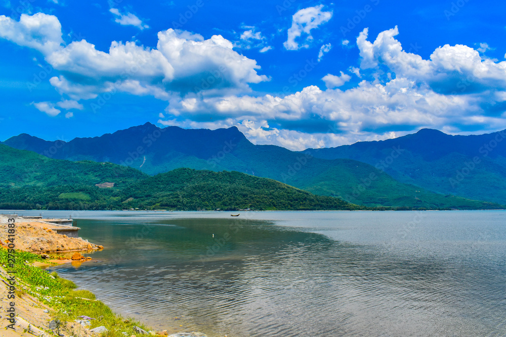 Obraz premium The lake is a large water source. Surrounded by land in Vietnam