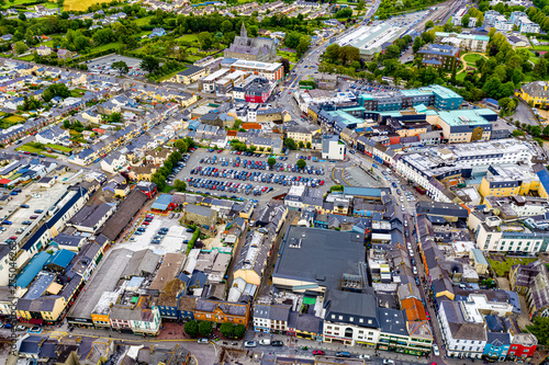 Die Stadt Killarney in Irland aus der Luft © Roman